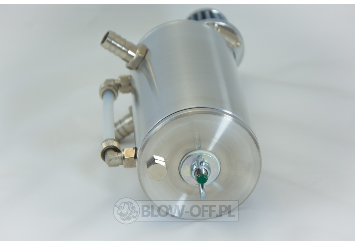 Oil catch tank with filter - silver